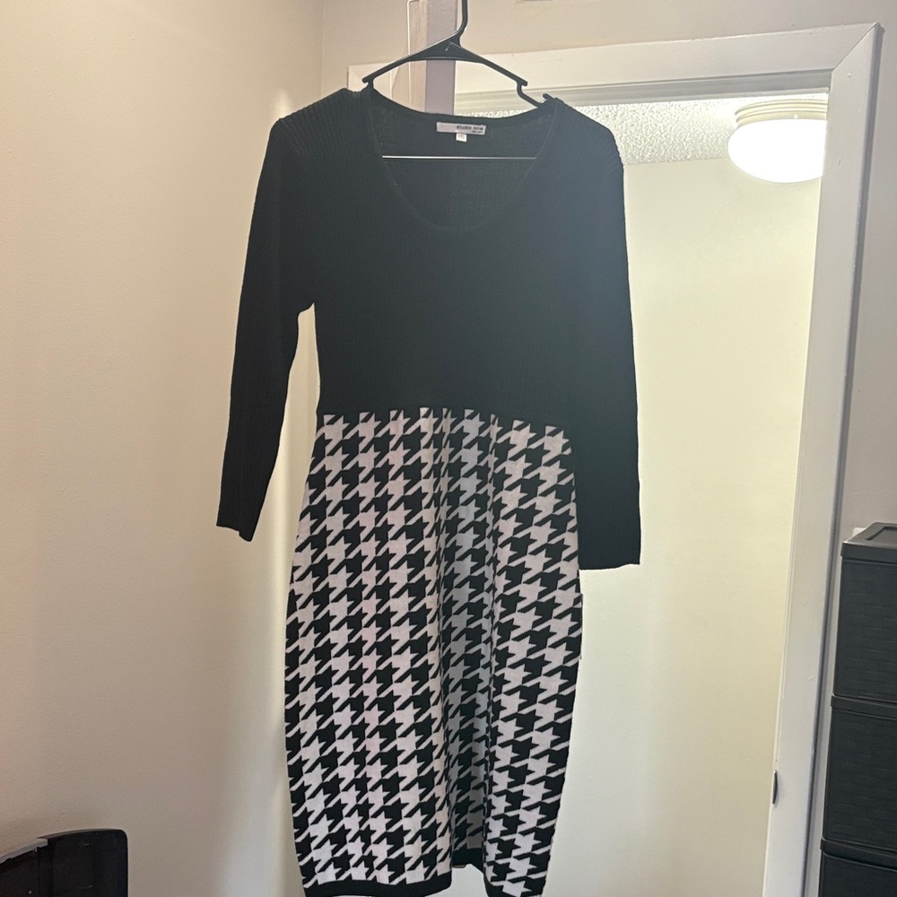 Studio One Black and White Houndstooth Long Sleeve Dress